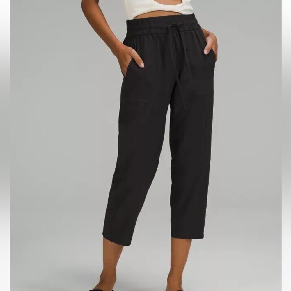 NWT Women’s M Lululemon Athletica Black  Luxtreme 7/8 pant